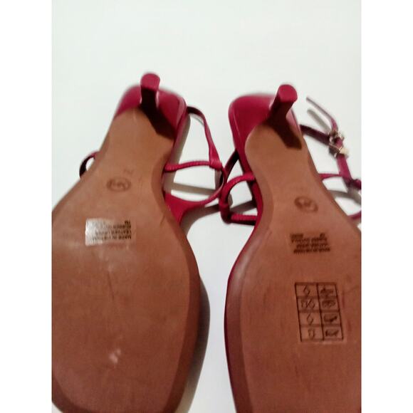 Michael Kors Women's Tasha T- Strap Sandals Rasberry Gold Tone Hardware Size 7 - Picture 10 of 10